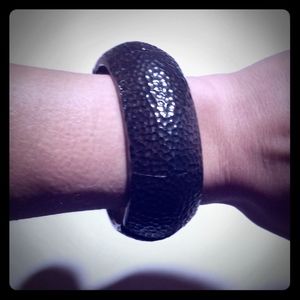 Hammered detail gunmetal silver bracelet